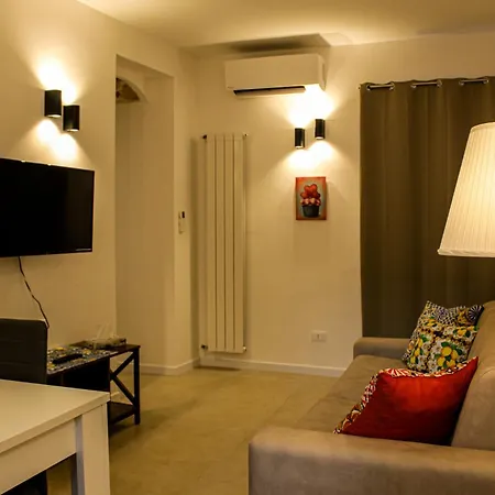 Matt Ros Apartment Noto