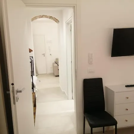Matt Ros Apartment Noto