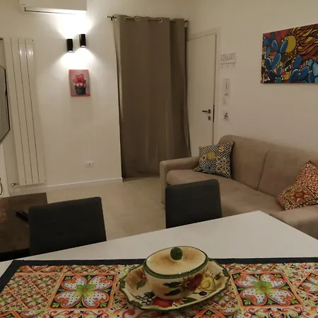 Matt Ros Apartment Noto
